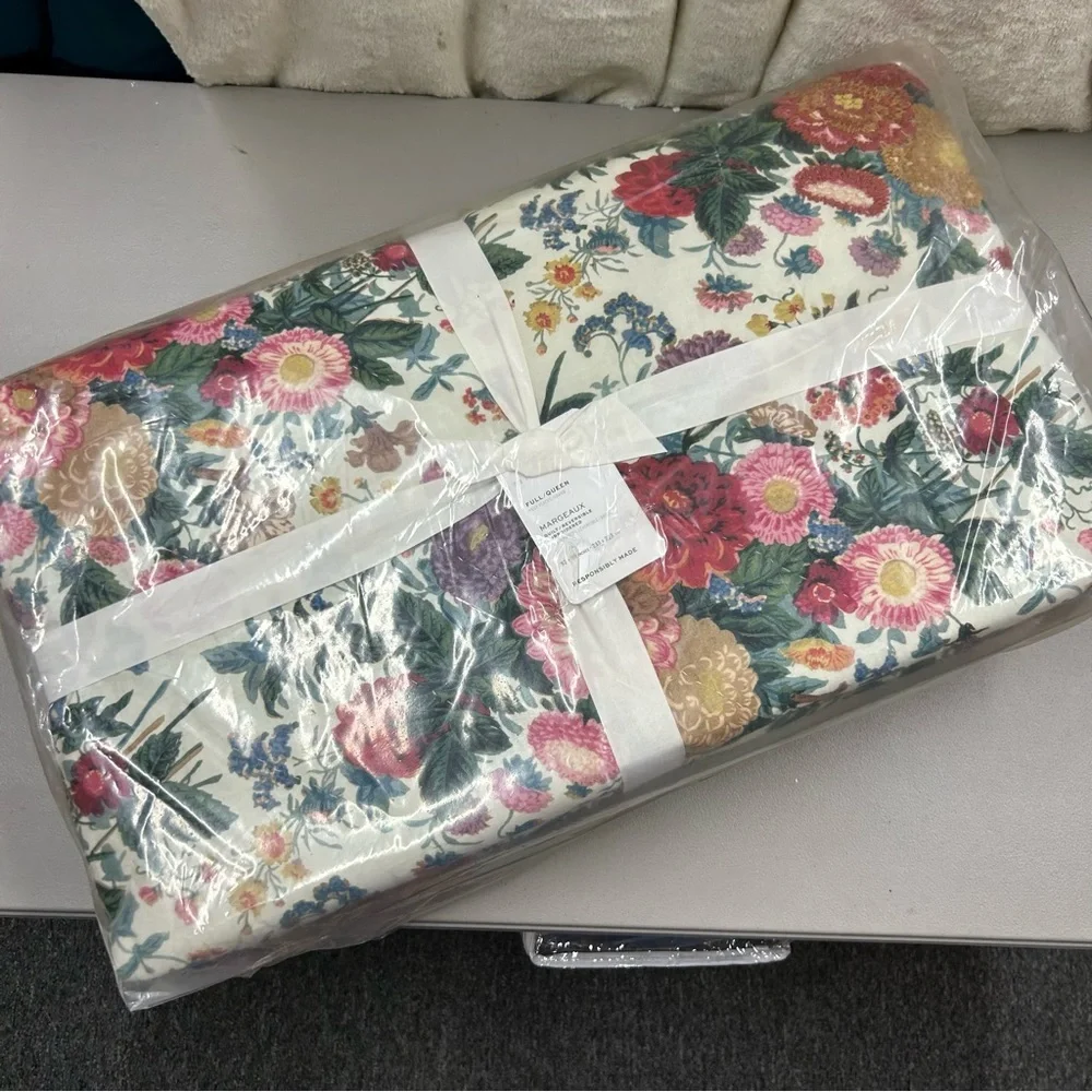 Pottery Barn Margeaux Embroidered Floral Reversible Quilt Bedding Full Queen NWT